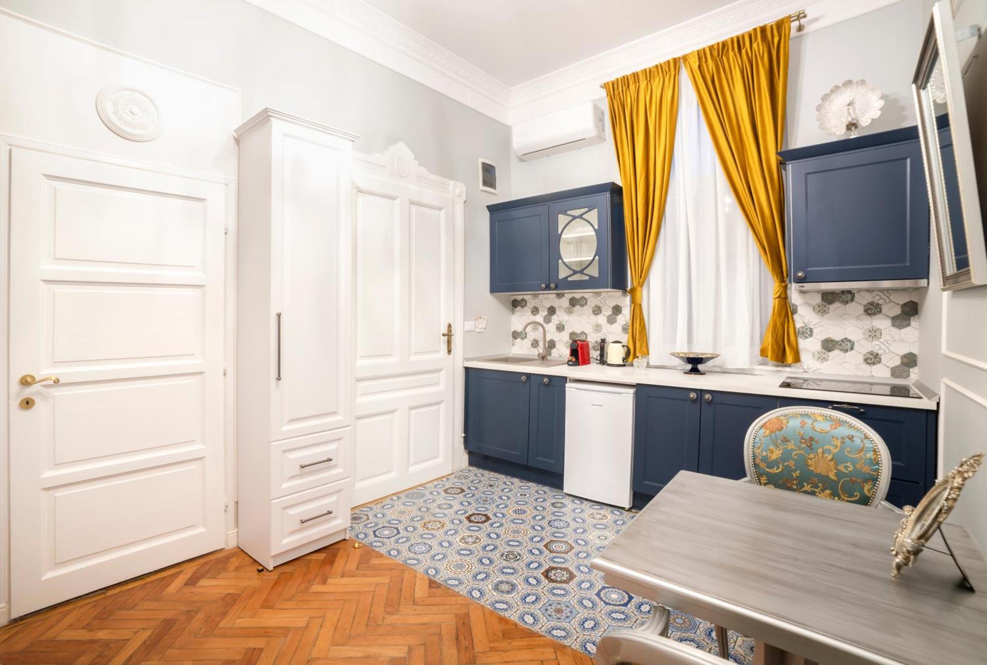 Aesthetic Pleasure - Central Downtown Apartments Oradea Bagian luar foto