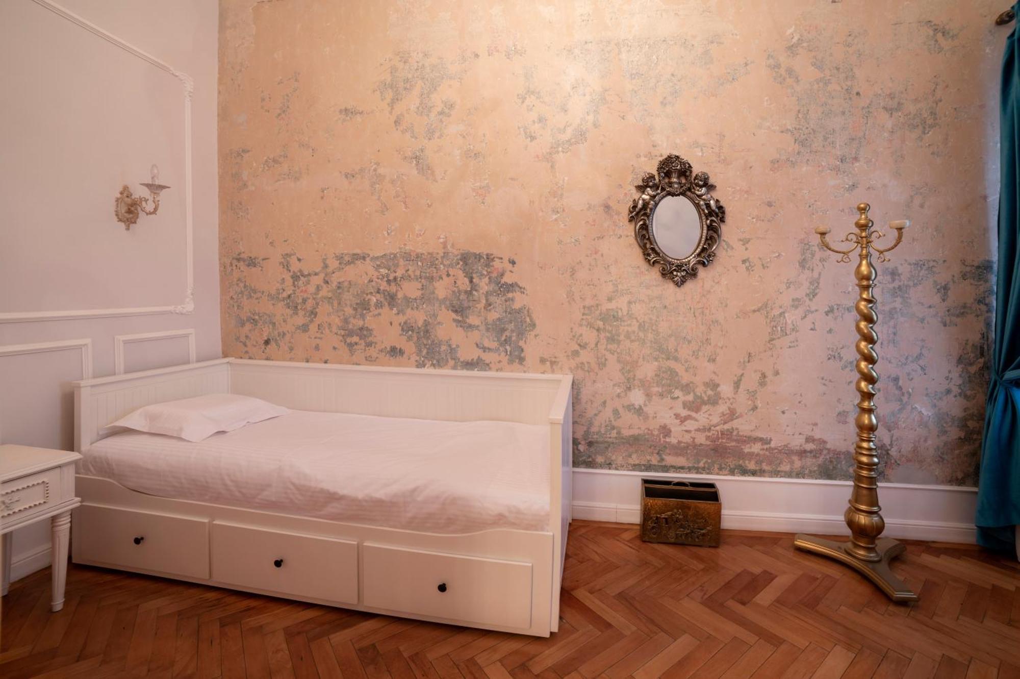 Aesthetic Pleasure - Central Downtown Apartments Oradea Bagian luar foto