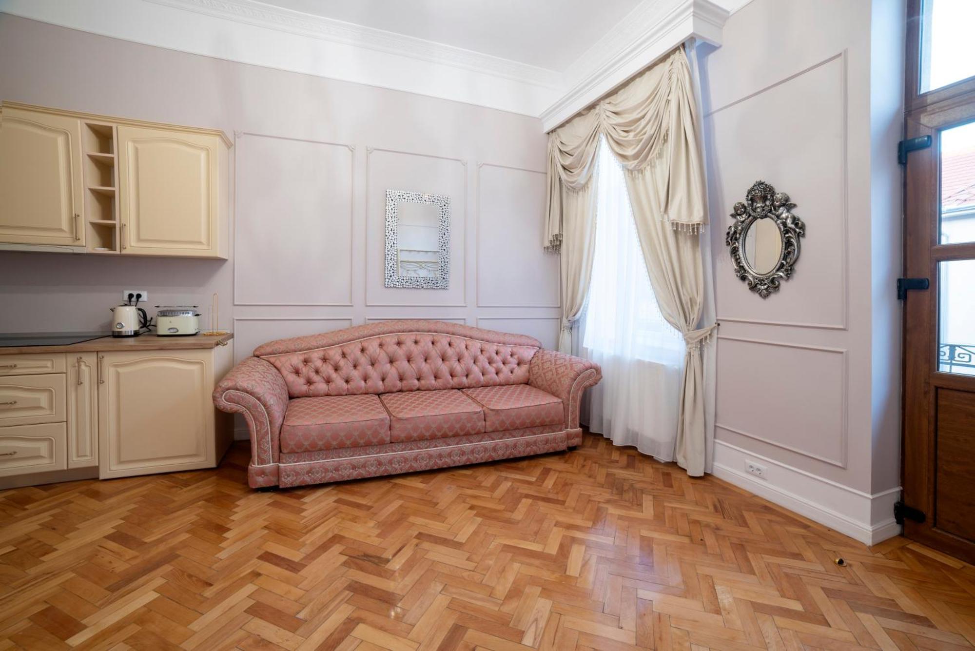 Aesthetic Pleasure - Central Downtown Apartments Oradea Bagian luar foto