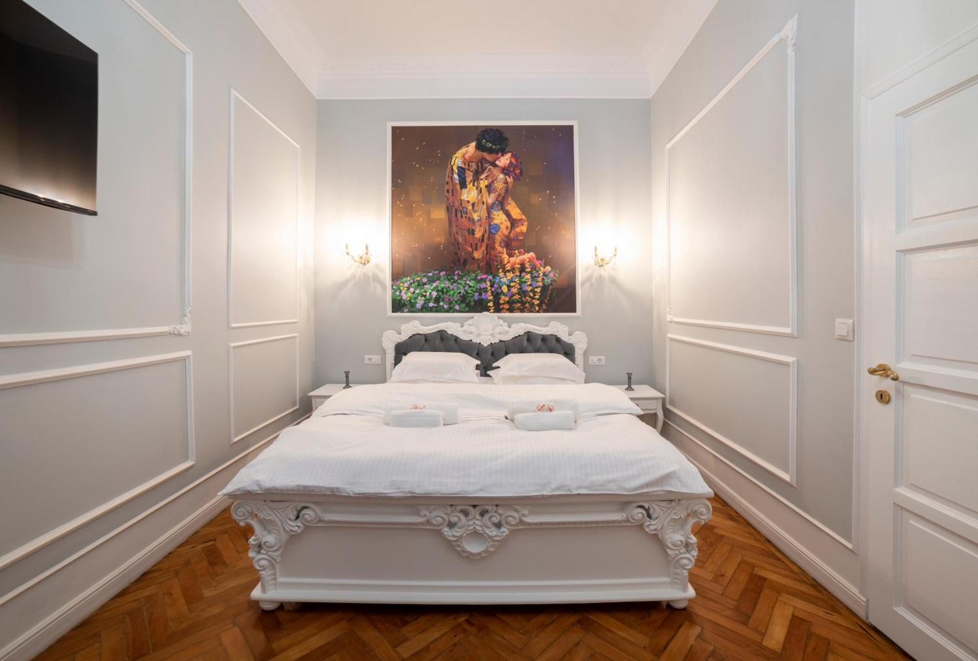 Aesthetic Pleasure - Central Downtown Apartments Oradea Bagian luar foto