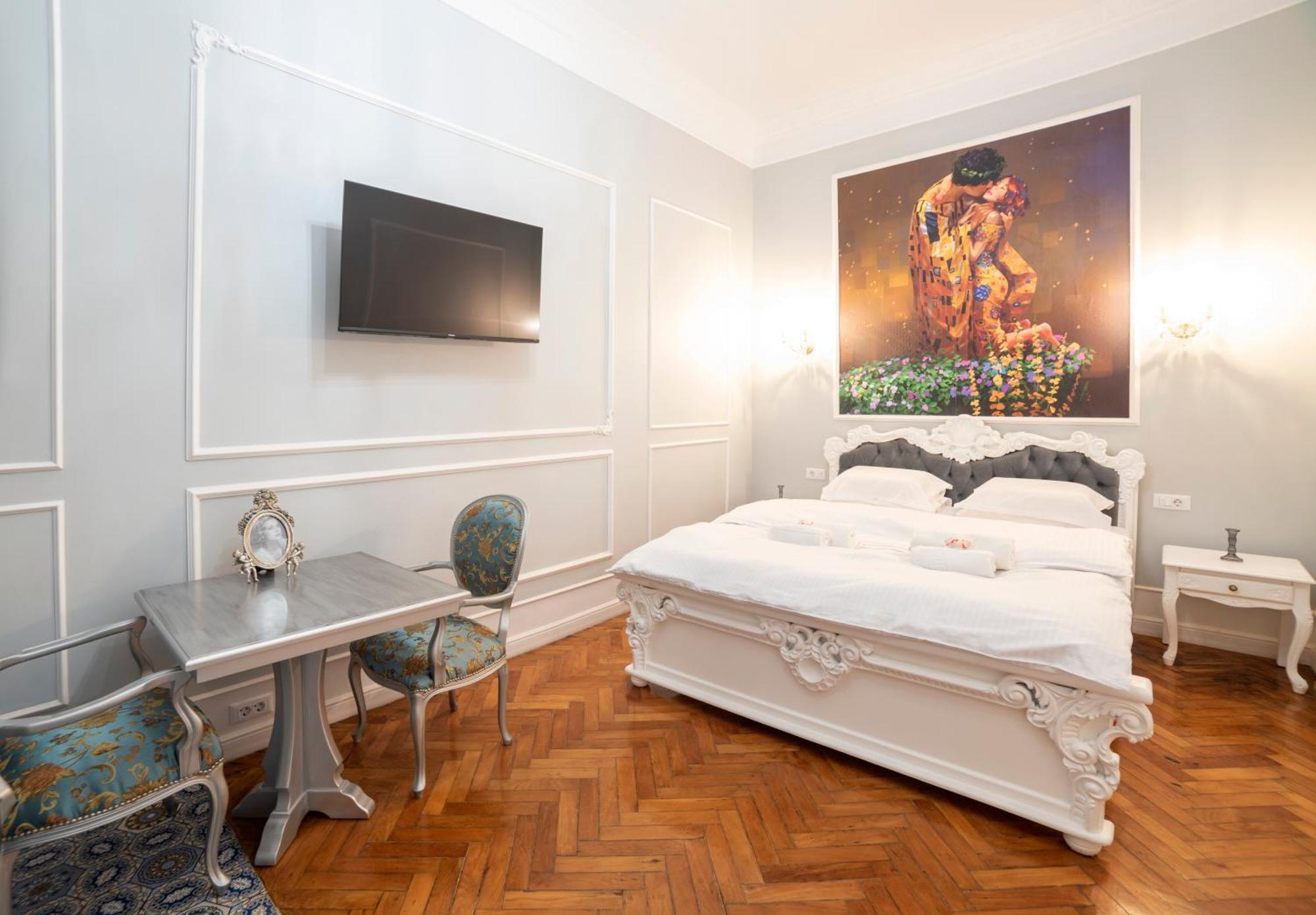 Aesthetic Pleasure - Central Downtown Apartments Oradea Bagian luar foto