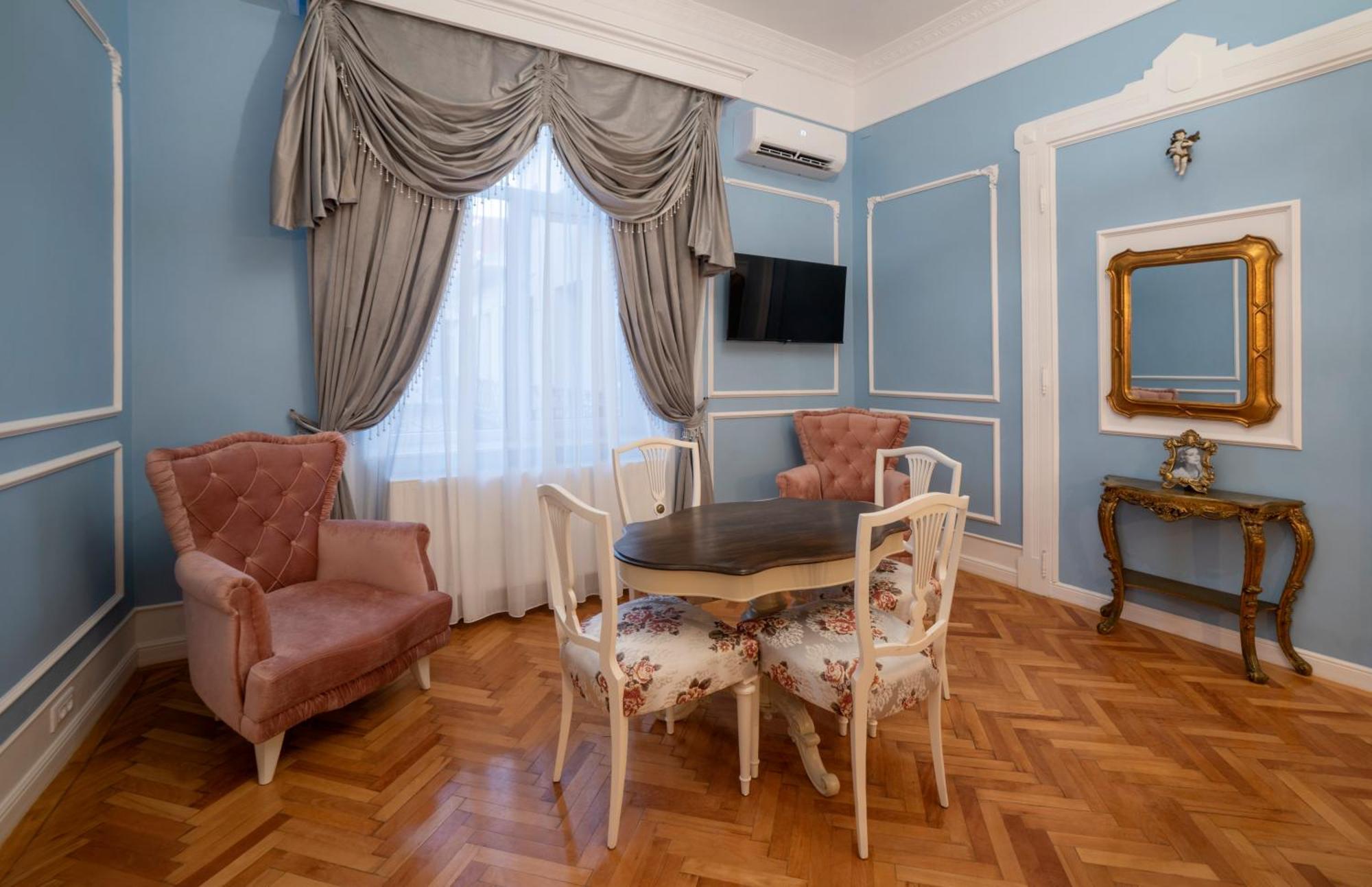 Aesthetic Pleasure - Central Downtown Apartments Oradea Bagian luar foto