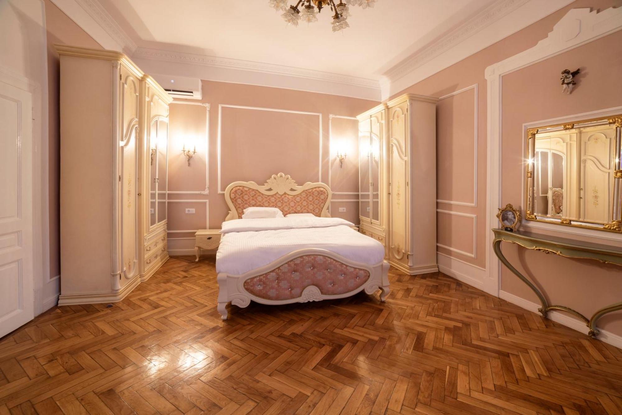 Aesthetic Pleasure - Central Downtown Apartments Oradea Bagian luar foto